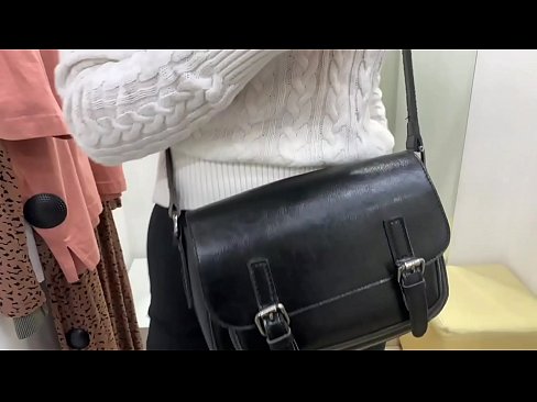 ❤️ Masturbasyon piblik nan jenn femèl FeralBerry ak yon gode nan sal la Fitting ❤️ Porno nan nou % ht.libporno.ru% ❌❤